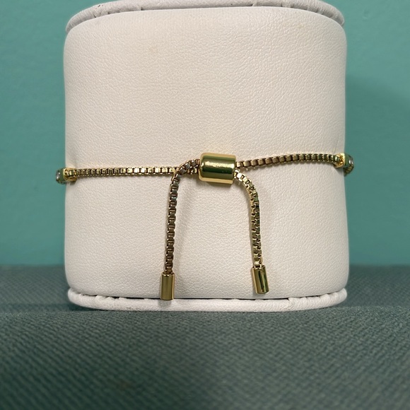 GOLD TONE DAINTY CLEAR CRYSTAL SLIDING ADJUSTABLE TENNIS BRACELET 6-7 INCH WRIST - Picture 7 of 7